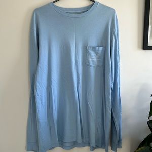 Just your classic Vineyard Vines long sleeve shirt- so soft